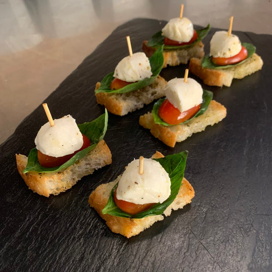 Focaccia bite, tomato & mozzarella